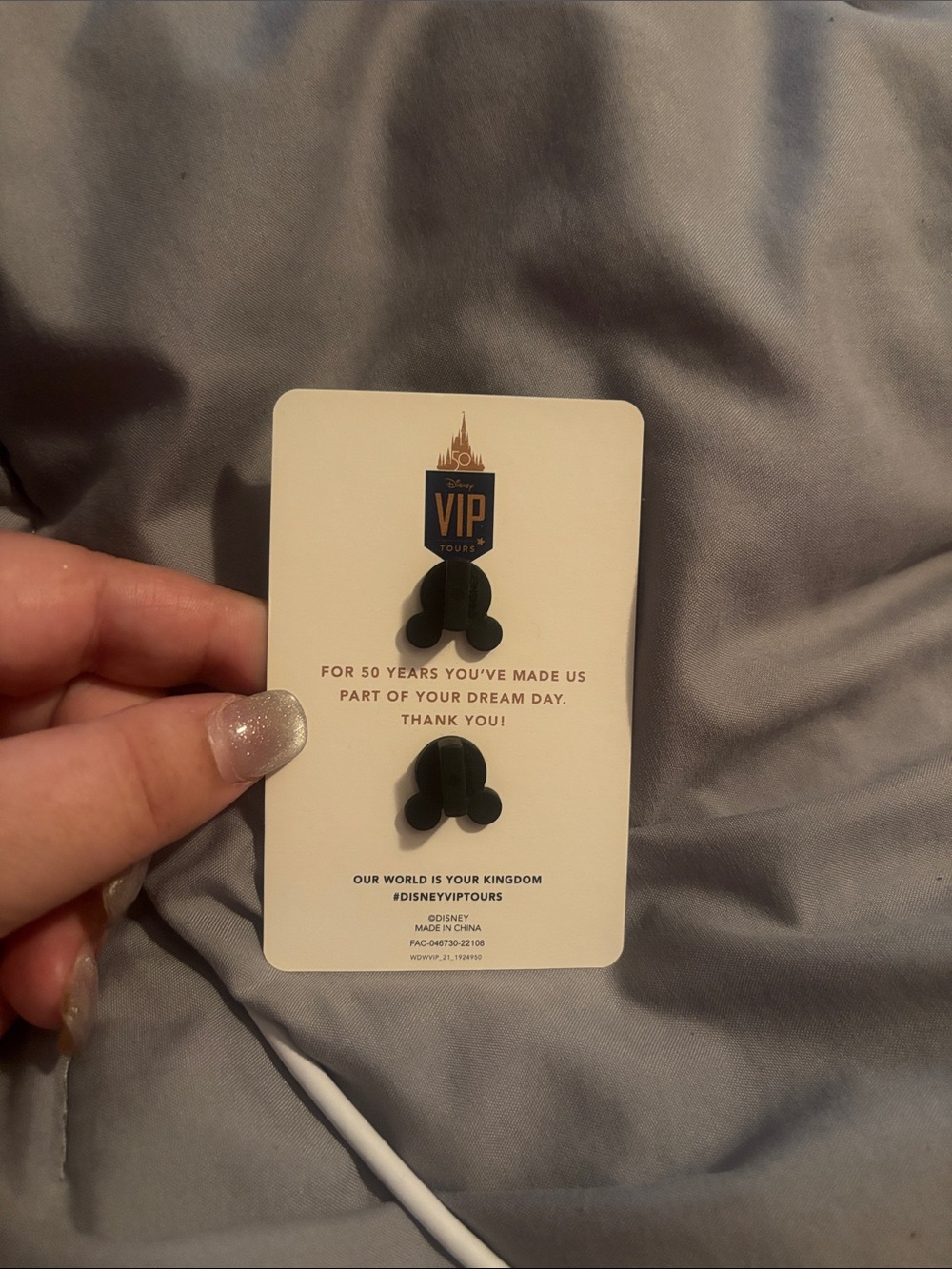 Disney VIP Tours Pin - Picture 2 of 3